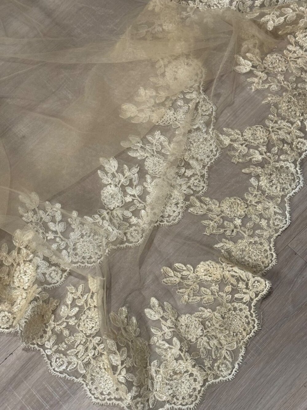 Vintage Champagne Lace Tablecloth 60 x 115 Floral Embroidered Tulle Overlay - Picture 10 of 10